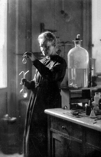 387px-M.Curie_1925